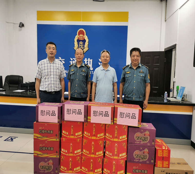 高速運管公司開展送清涼慰問活動-配圖2_副本.jpg