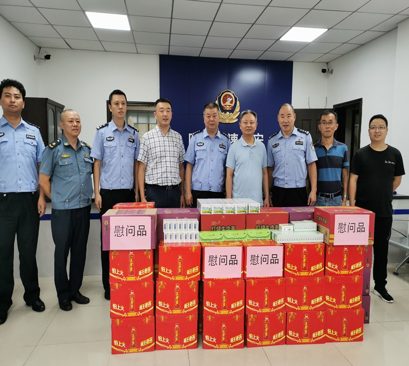 高速運管公司開展送清涼慰問活動-配圖1_副本.jpg